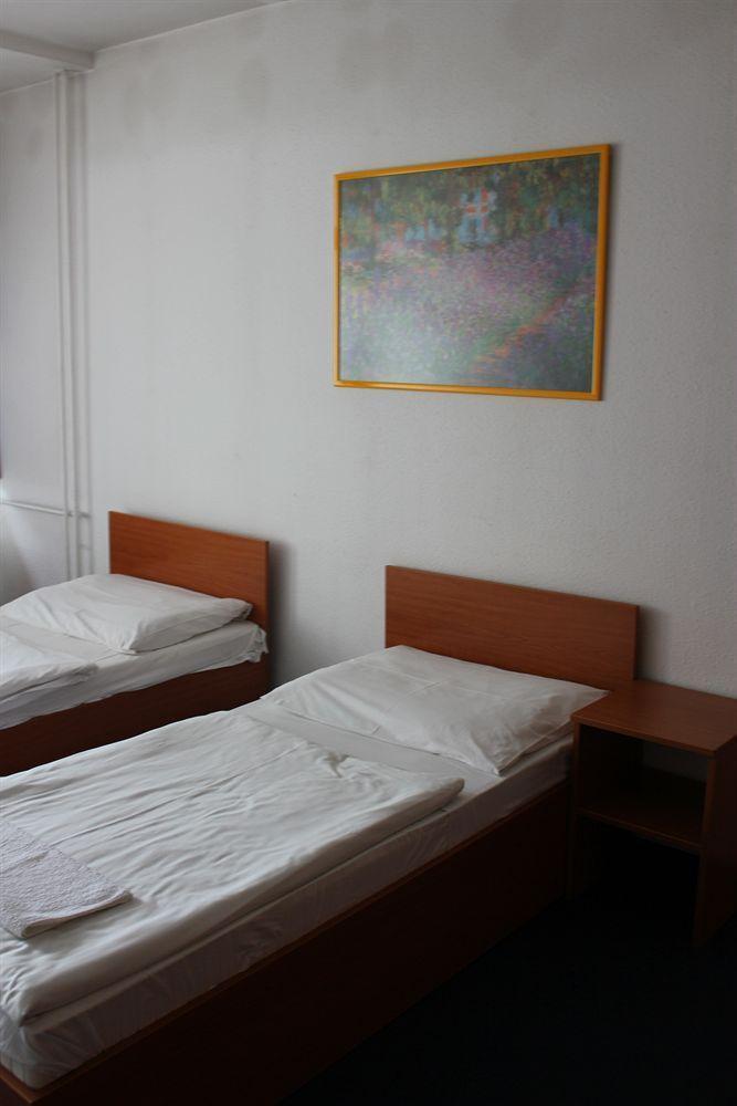Romai Hotell Budapest Exteriör bild