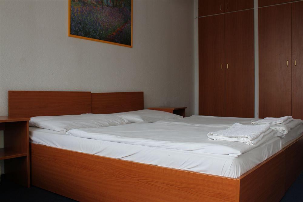 Romai Hotell Budapest Exteriör bild